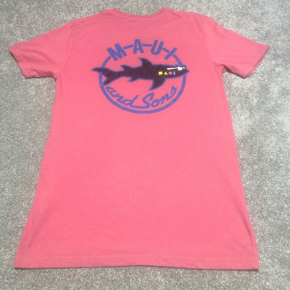 Maui and Sons Mens M Shark Logo Graphic Tee Pink Surf Beach Summer T-Shirt